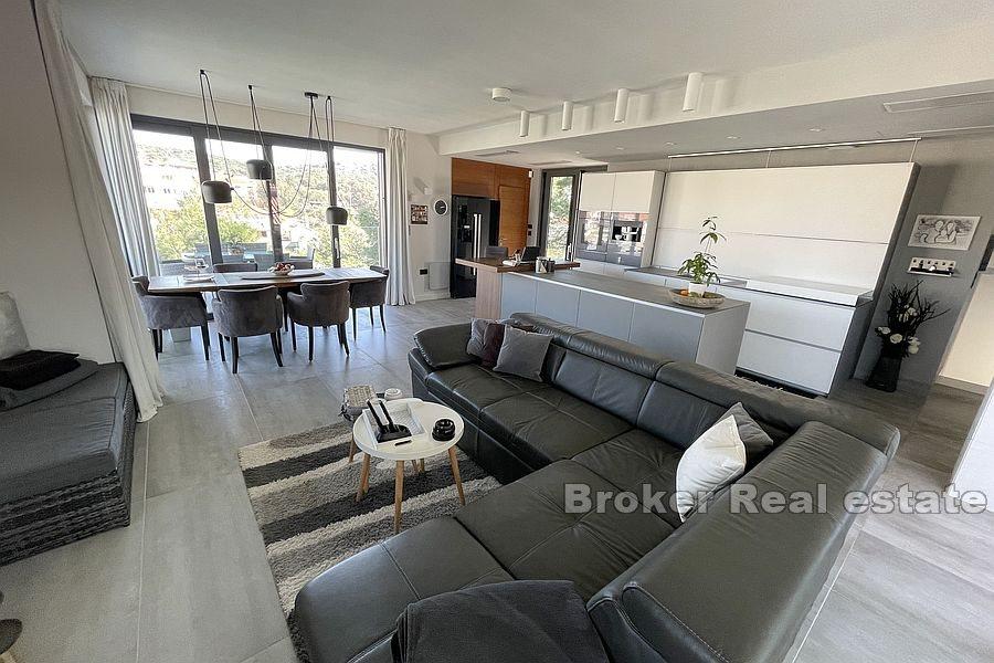 Rogoznica - Lyxvilla, första raden till havet