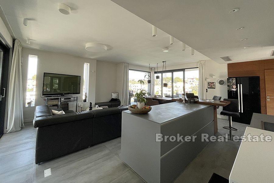 Rogoznica - Lyxvilla, första raden till havet