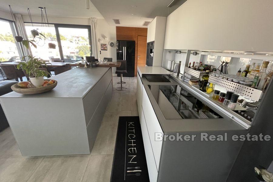 Rogoznica - Lyxvilla, första raden till havet