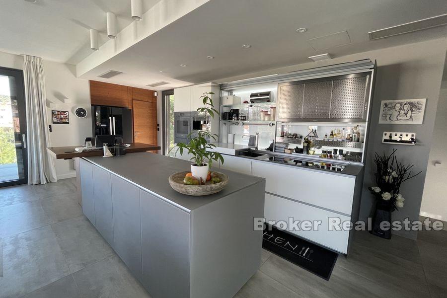 Rogoznica - Lyxvilla, första raden till havet