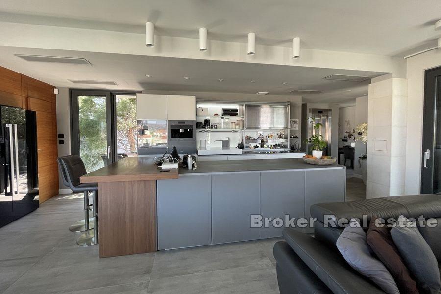 Rogoznica - Lyxvilla, första raden till havet