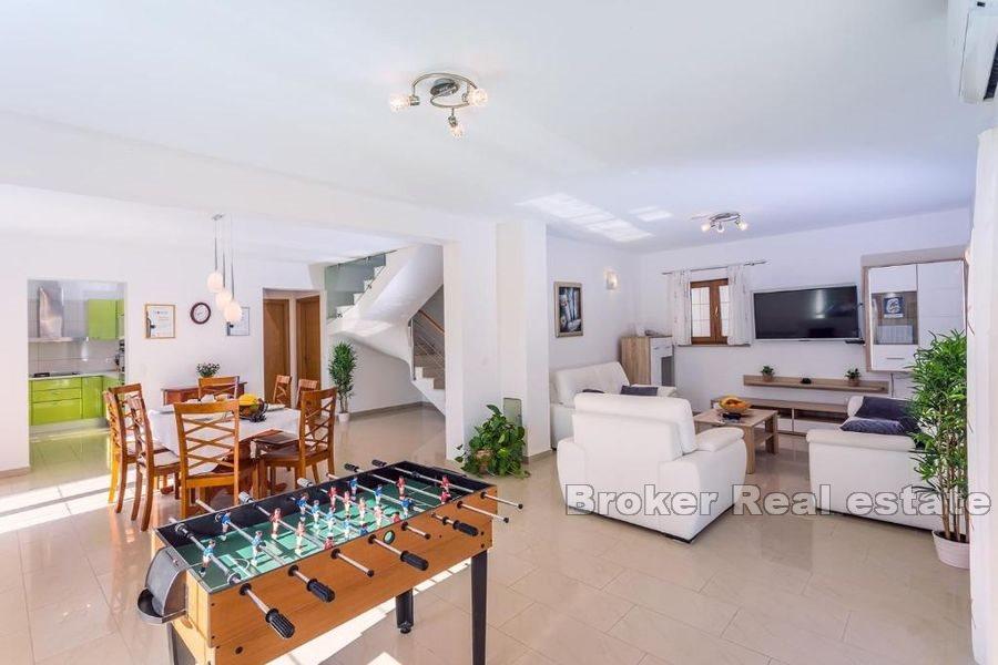 Omis - Einfamilienhaus in ruhiger Lage