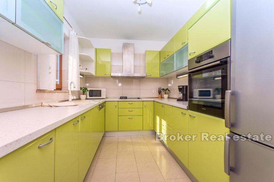 Omis - Einfamilienhaus in ruhiger Lage