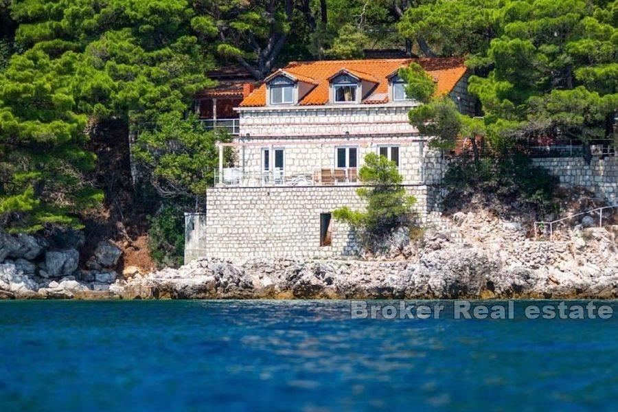 Dubrovnik - Steinhus i første rad til sjøen