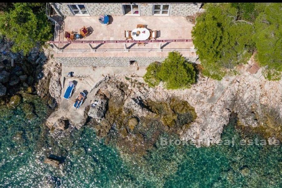 Dubrovnik - Steinhus i første rad til sjøen