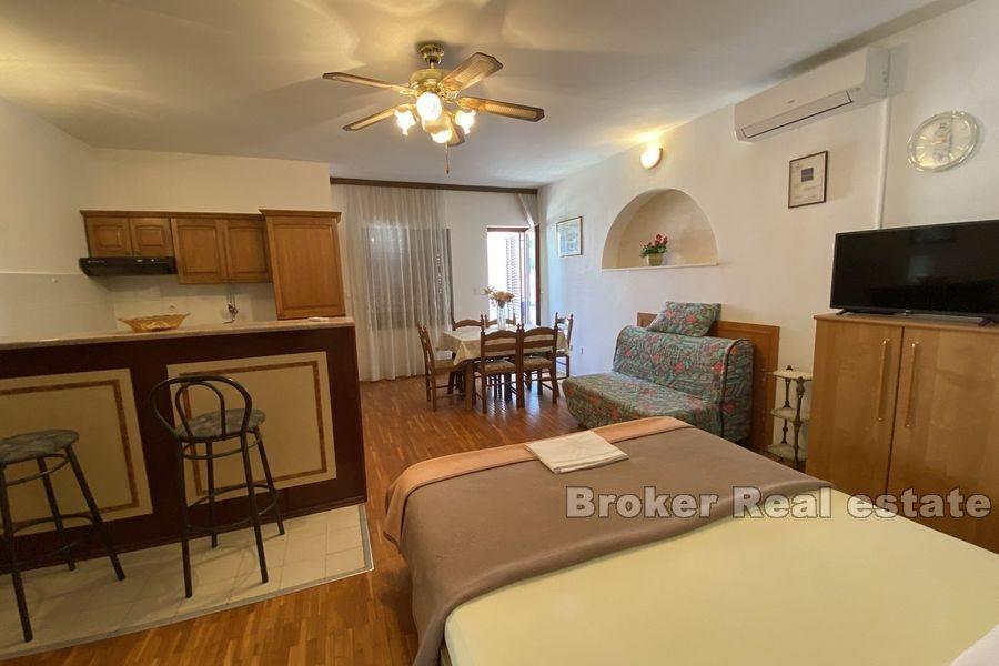 Zadar - Semi-detached house with office space