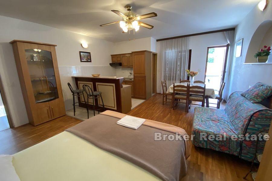 Zadar - Semi-detached house with office space