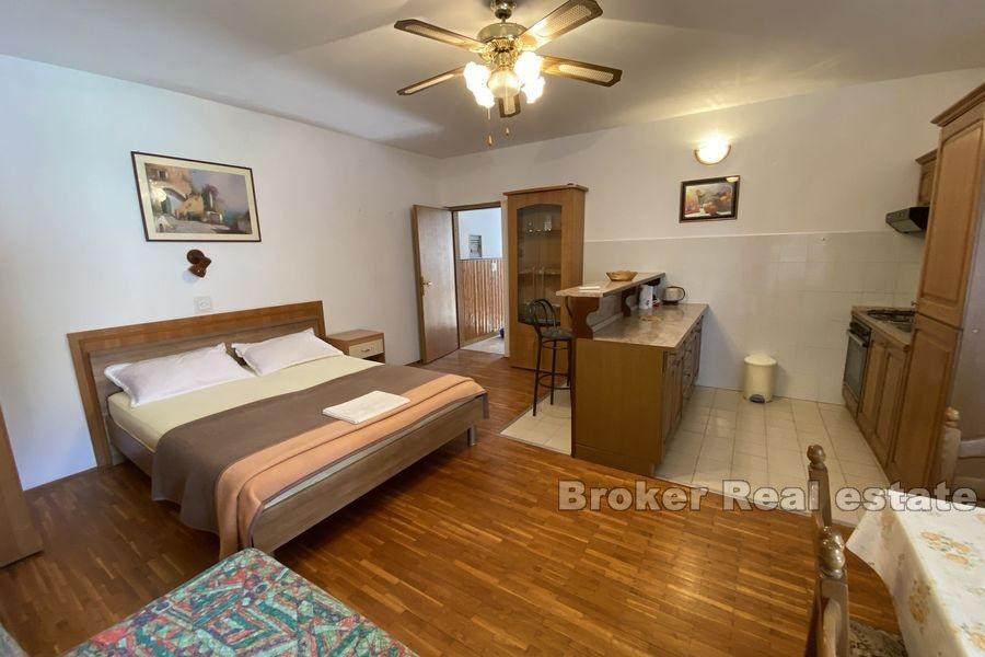 Zadar - Semi-detached house with office space