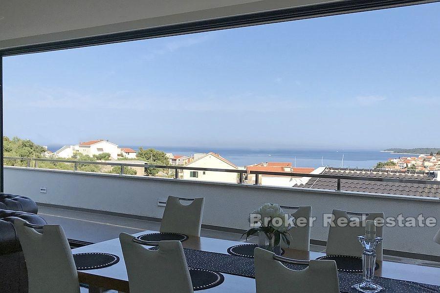 Primošten - Moderní dvoupatrový penthouse