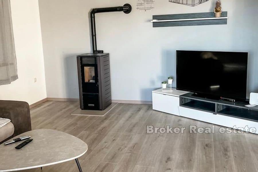 Sibenik - Neu gebautes Haus in der ersten Reihe zum Meer