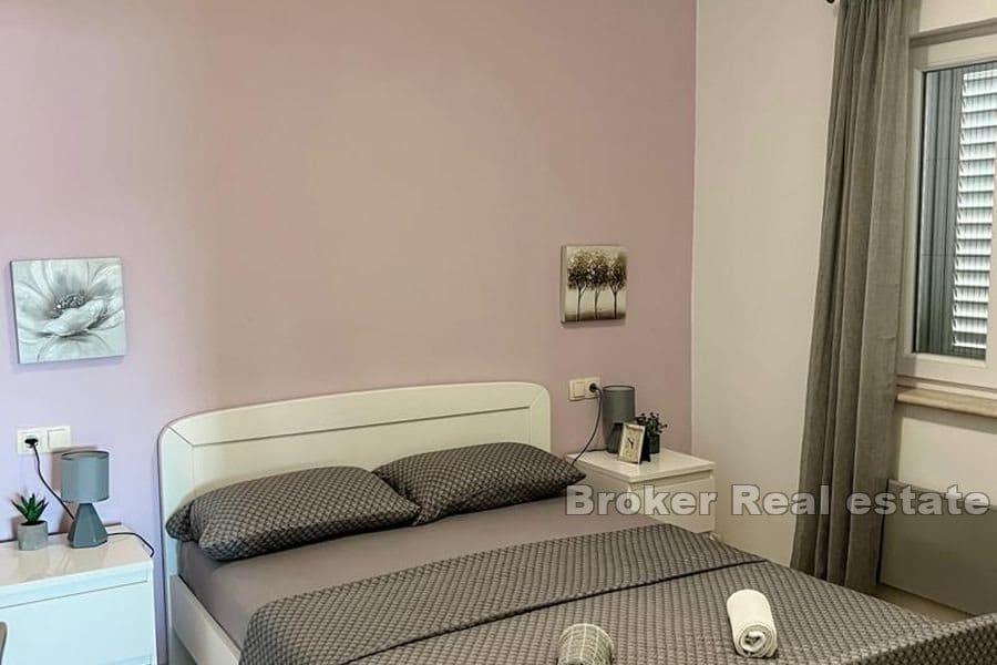 Sibenik - Neu gebautes Haus in der ersten Reihe zum Meer