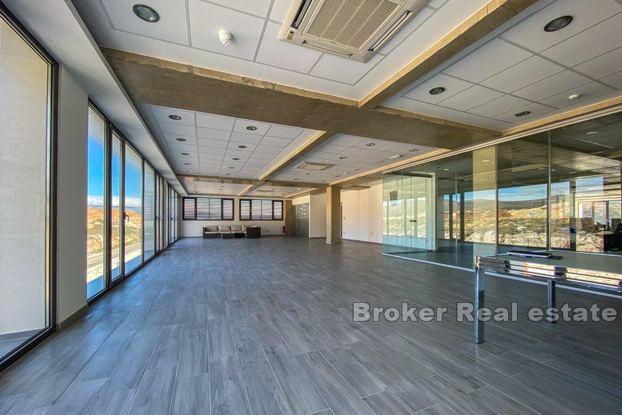 W pobliżu Splitu, Dugopolje - Powierzchnia biznesowa, 150 m2 i 550 m2