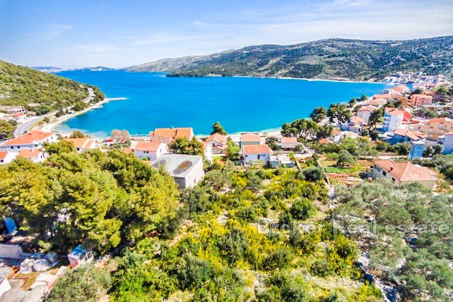 Trogir - Więcej działek budowlanych, 100 m od morza