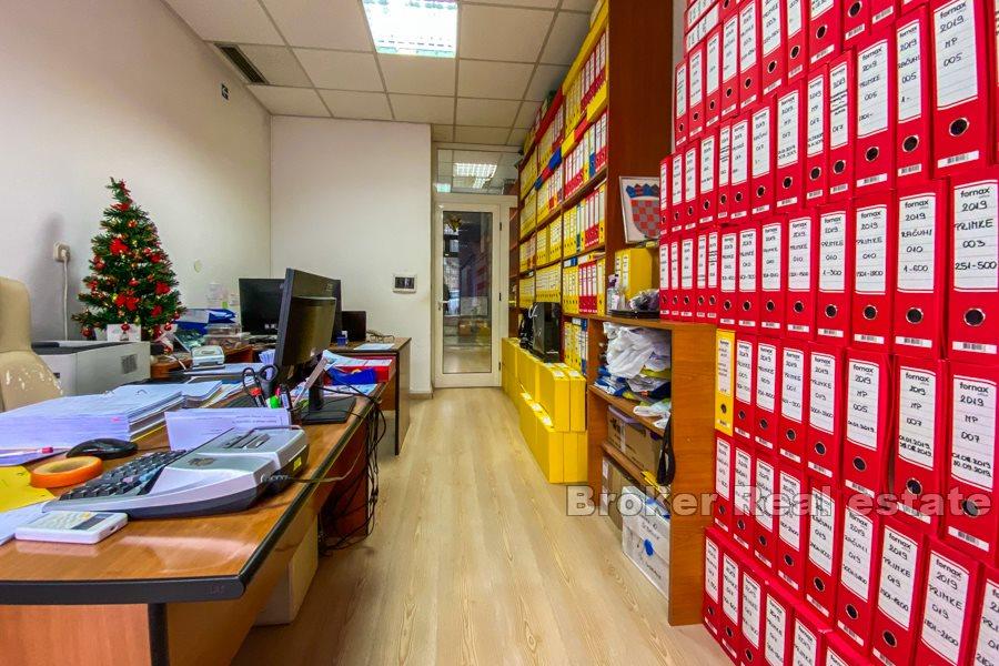 Split - Obchodní prostor podél hlavní silnice