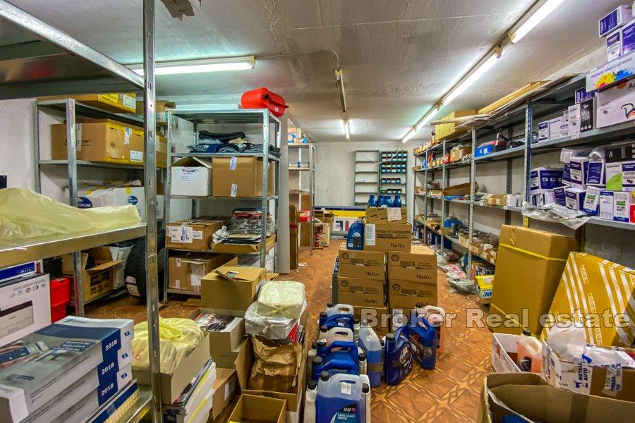 Split - Obchodní prostor podél hlavní silnice