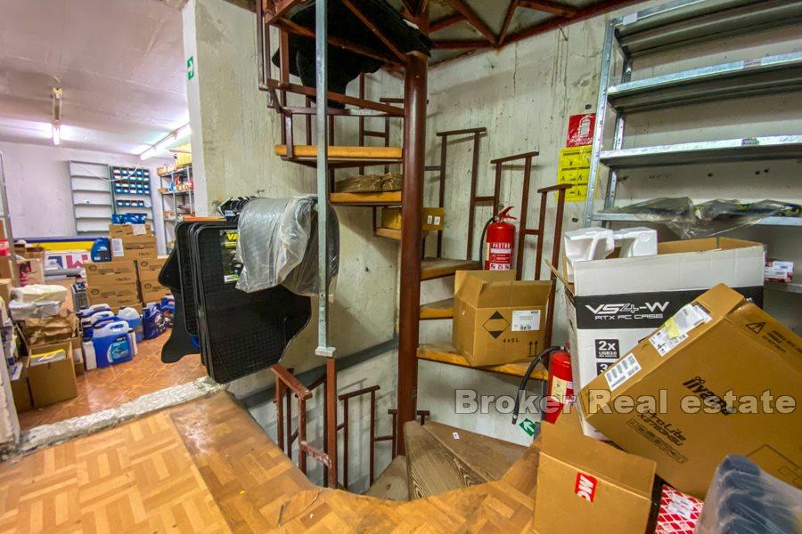 Split - Obchodní prostor podél hlavní silnice