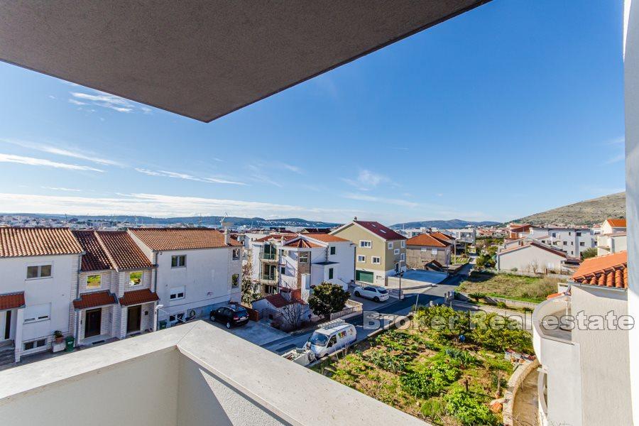 Trogir - Nuovo edificio attraente, più appartamenti