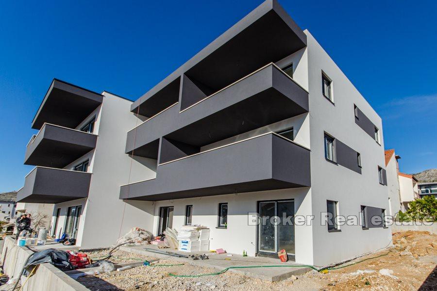 Trogir - Nuovo edificio attraente, più appartamenti