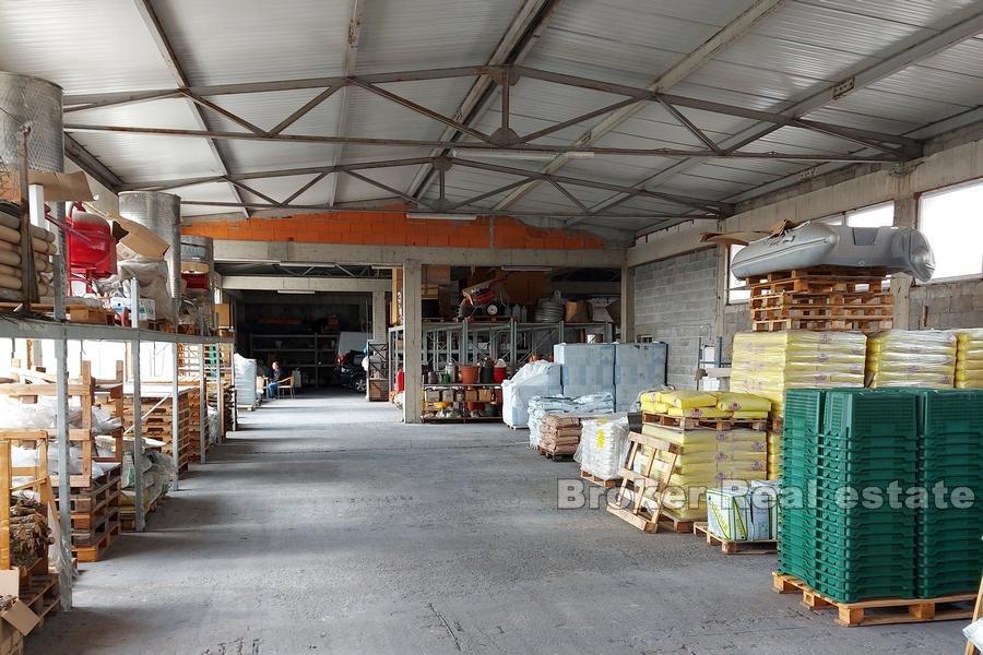 Solin, espace d'affaires et de stockage
