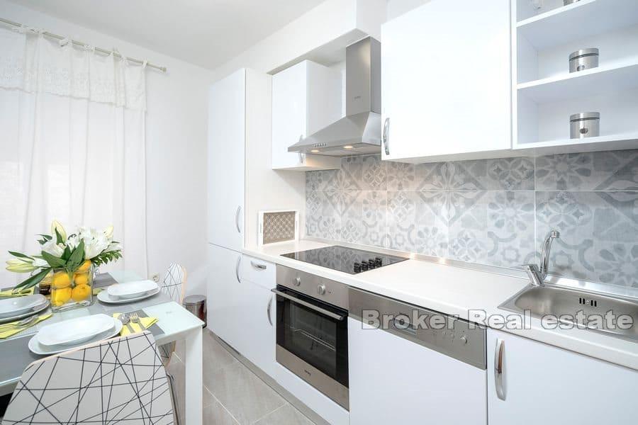 Wyspa Hvar - Rdzenny dom mieszkalny i handlowy na nabrzeżu