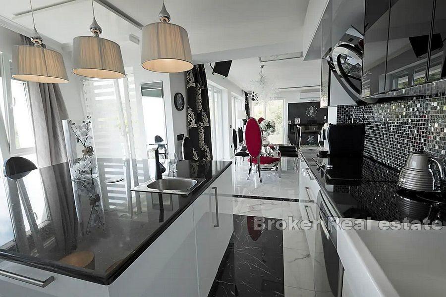 Blisko Splitu - Nowoczesna nowo wybudowana willa z widokiem na morze