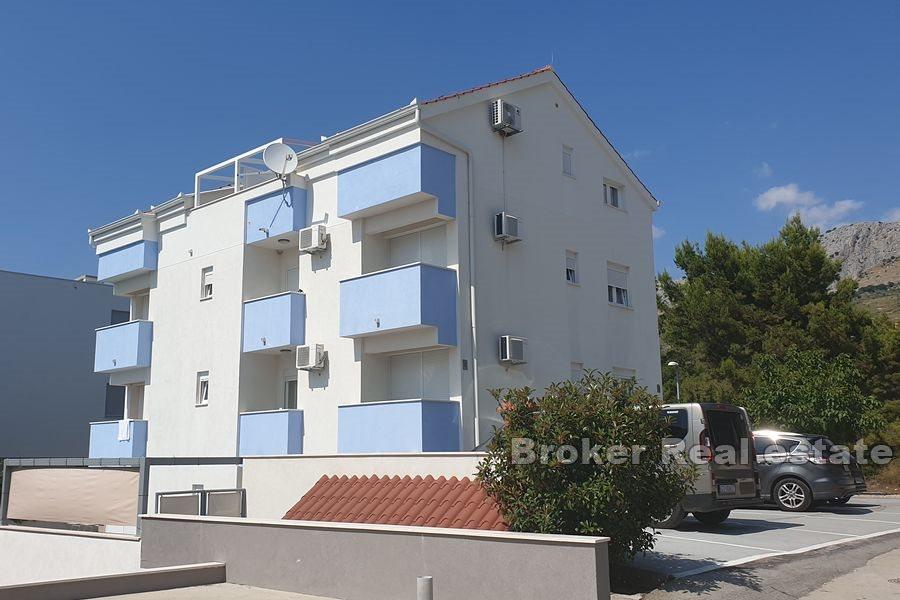 Near Split - Apartment house with sea view