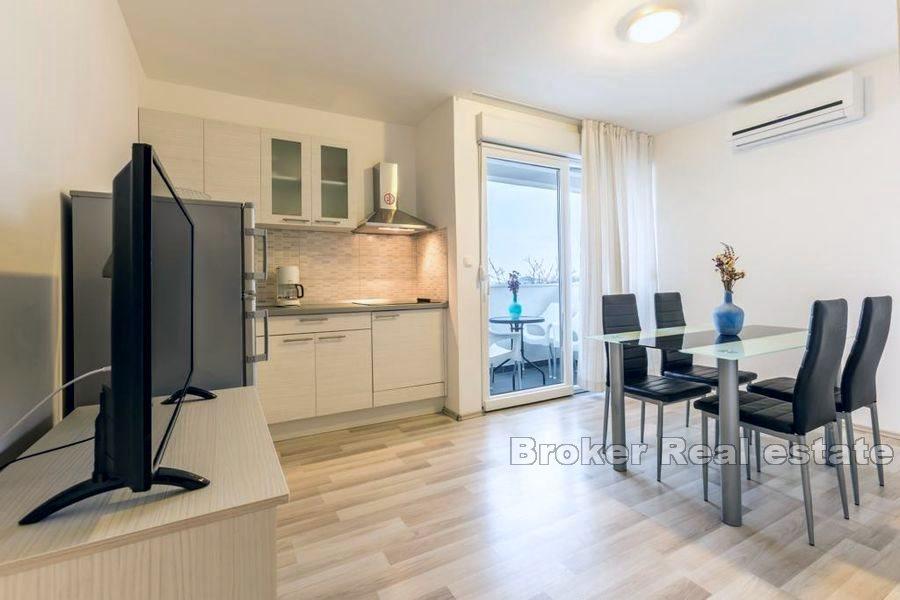 Near Split - Apartment house with sea view