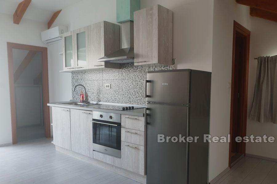 Near Split - Apartment house with sea view