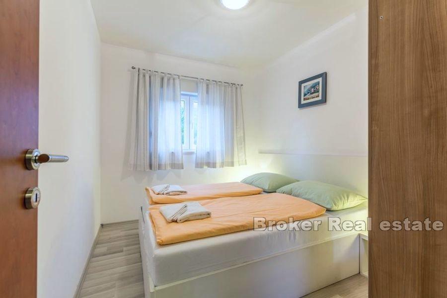 Near Split - Apartment house with sea view