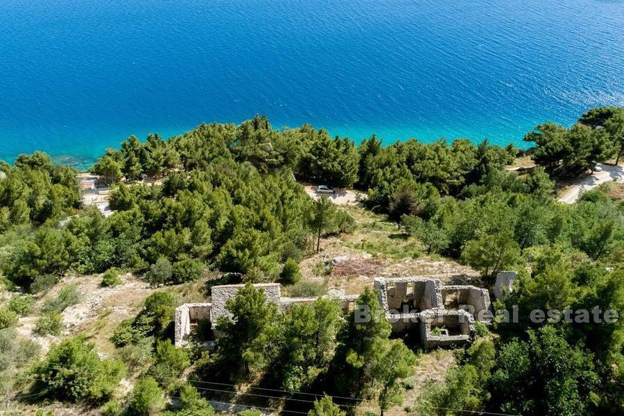 W pobliżu Omis - Ruiny tradycyjnego kamiennego domu