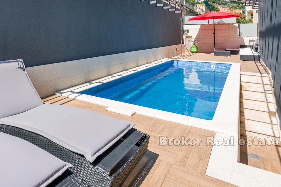 Blizu Splita - Prekrasna apartmanska kuća