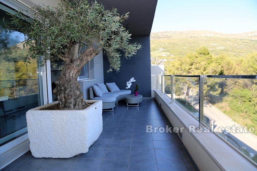 Blizu Splita - Prekrasna apartmanska kuća