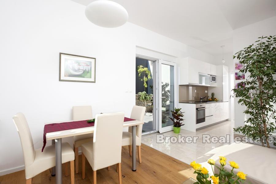 Blizu Splita - Prekrasna apartmanska kuća