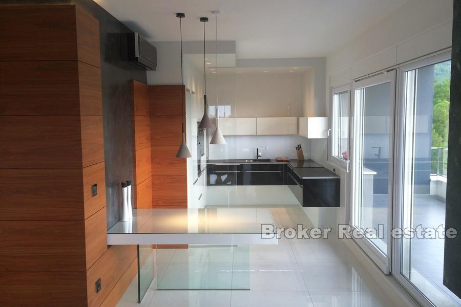 Blizu Splita - Prekrasna apartmanska kuća