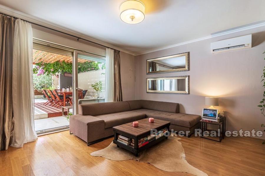 Blisko Splitu - Nowoczesny apartament z dwiema sypialniami i basenem