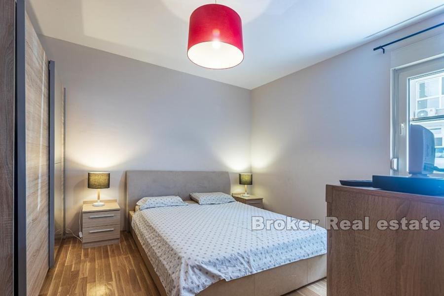 Blisko Splitu - Nowoczesny apartament z dwiema sypialniami i basenem