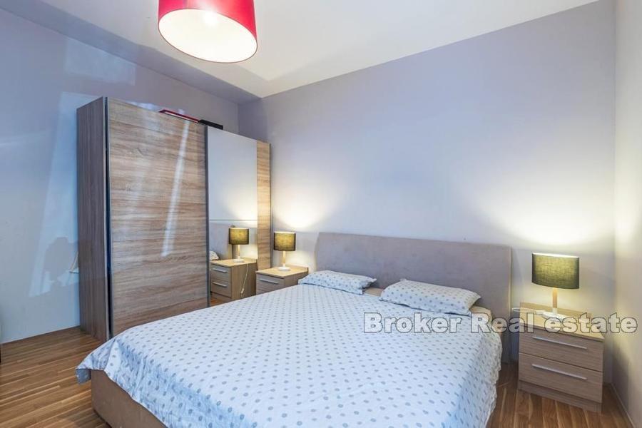 Blisko Splitu - Nowoczesny apartament z dwiema sypialniami i basenem