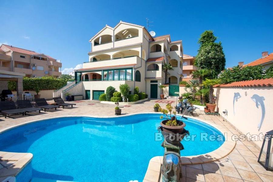 In der Nähe von Sibenik - Apartmenthaus mit Meerblick