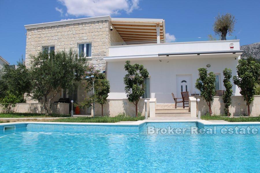 Kastela - House with pool and sea view
