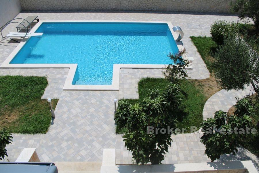 Kastela - House with pool and sea view