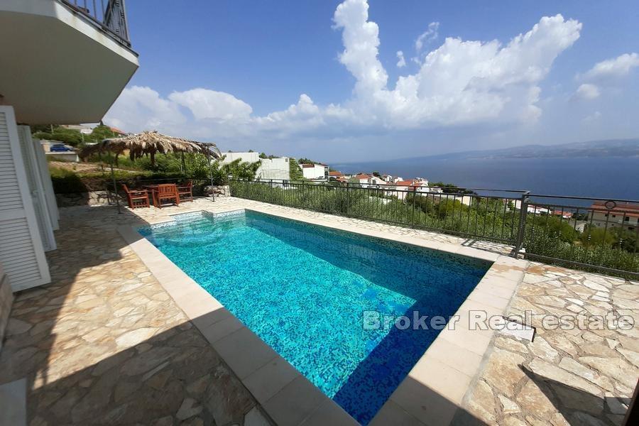 I nærheten av Omis - Hus med svømmebasseng og havutsikt