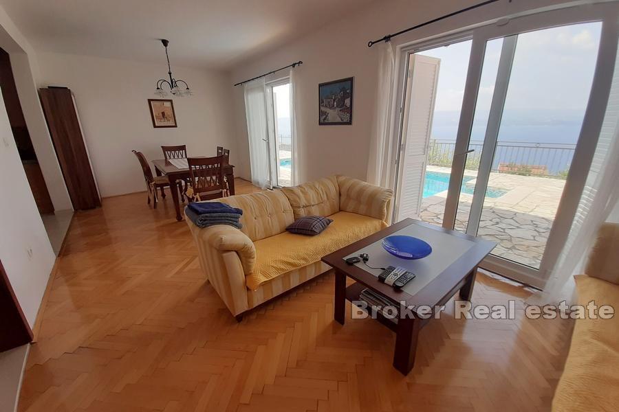 Proche Omis - Maison avec piscine et vue mer