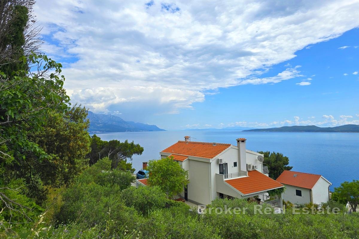 Spaziosa casa con appartamenti e vista mare