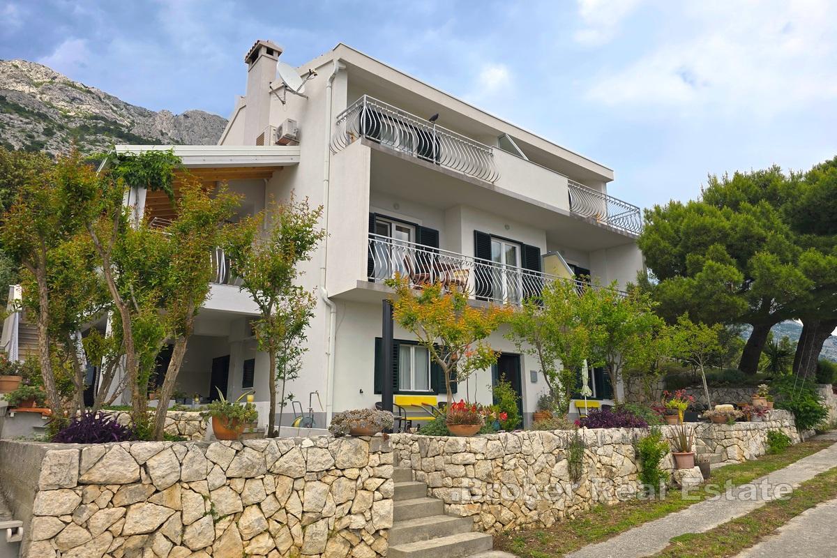 Spaziosa casa con appartamenti e vista mare