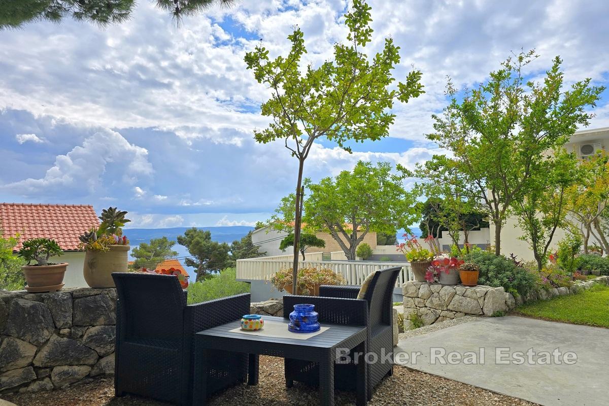 Spaziosa casa con appartamenti e vista mare