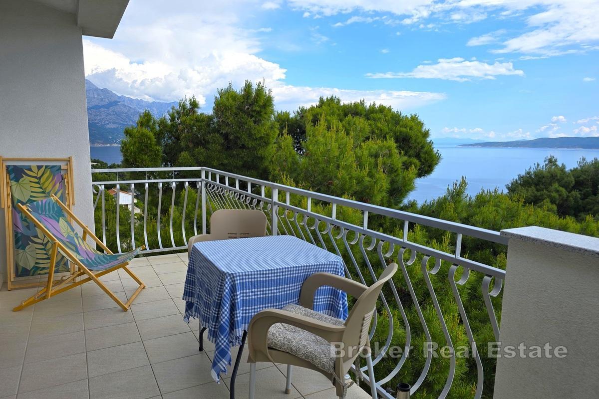 Spaziosa casa con appartamenti e vista mare