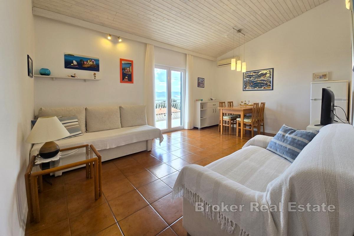 Spaziosa casa con appartamenti e vista mare