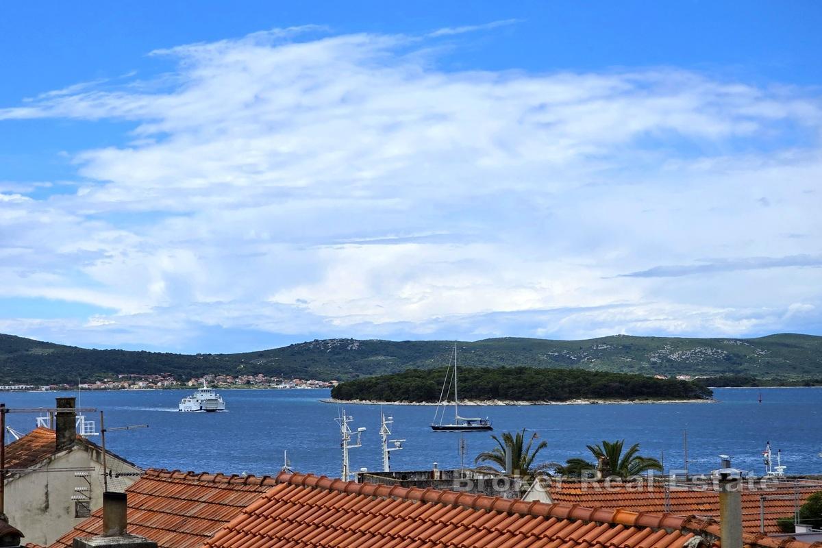 Haus mit Meerblick im Zentrum des Dorfes