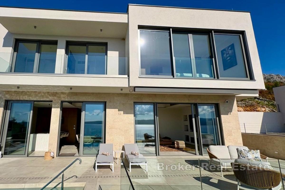 Nowo wybudowana willa z basenem