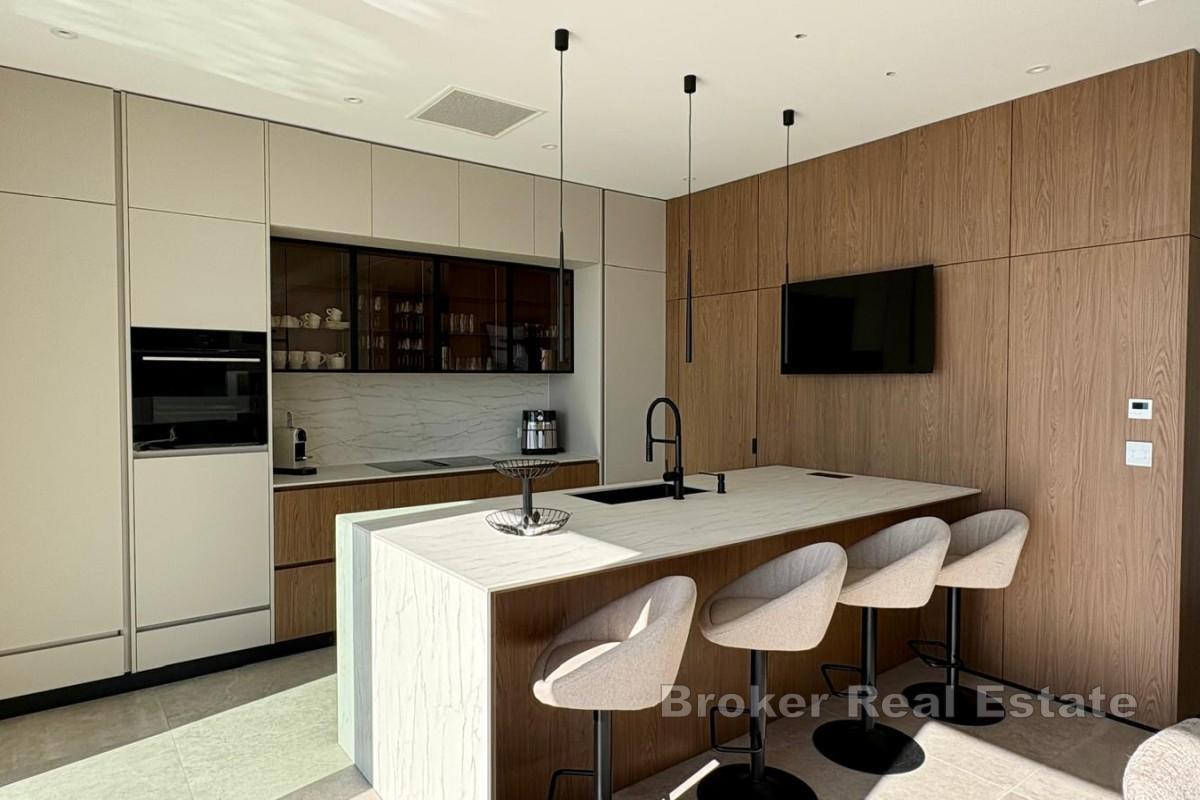 Nowo wybudowana willa z basenem